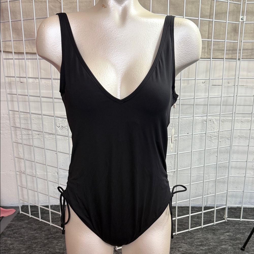 Coco Reef Contours Black Shapemaker Swimsuit SZ 40C-16